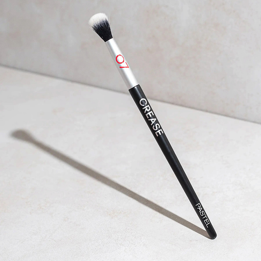 PASTEL Кисть для растушевки теней в складке PROFASHION CREASE BRUSH 07 – фото 2