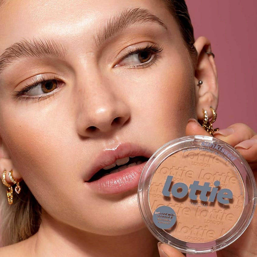 LOTTIE LONDON Бронзер для лица с экстрактом кокоса Sunkissed – фото 3