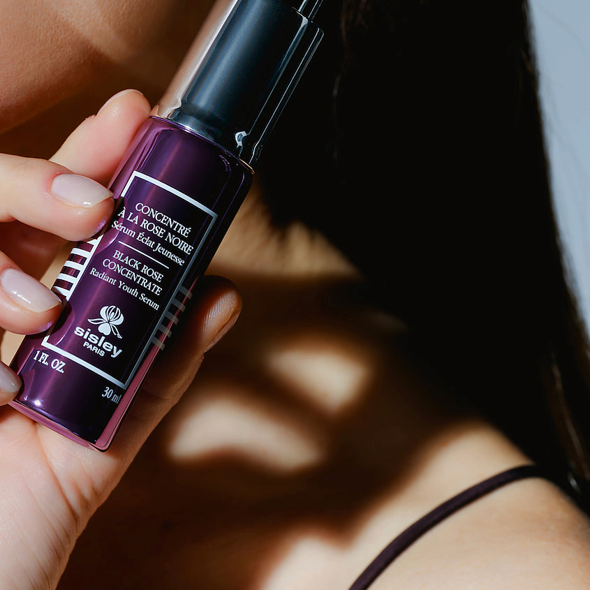 SISLEY Концентрированная сыворотка с экстрактом черной розы Black Rose Concentrate Radiant Youth Serum – фото 5