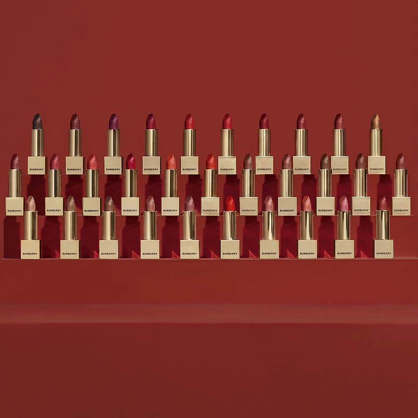 BURBERRY Увлажняющая стойкая помада для губ Burberry Kisses – фото 2