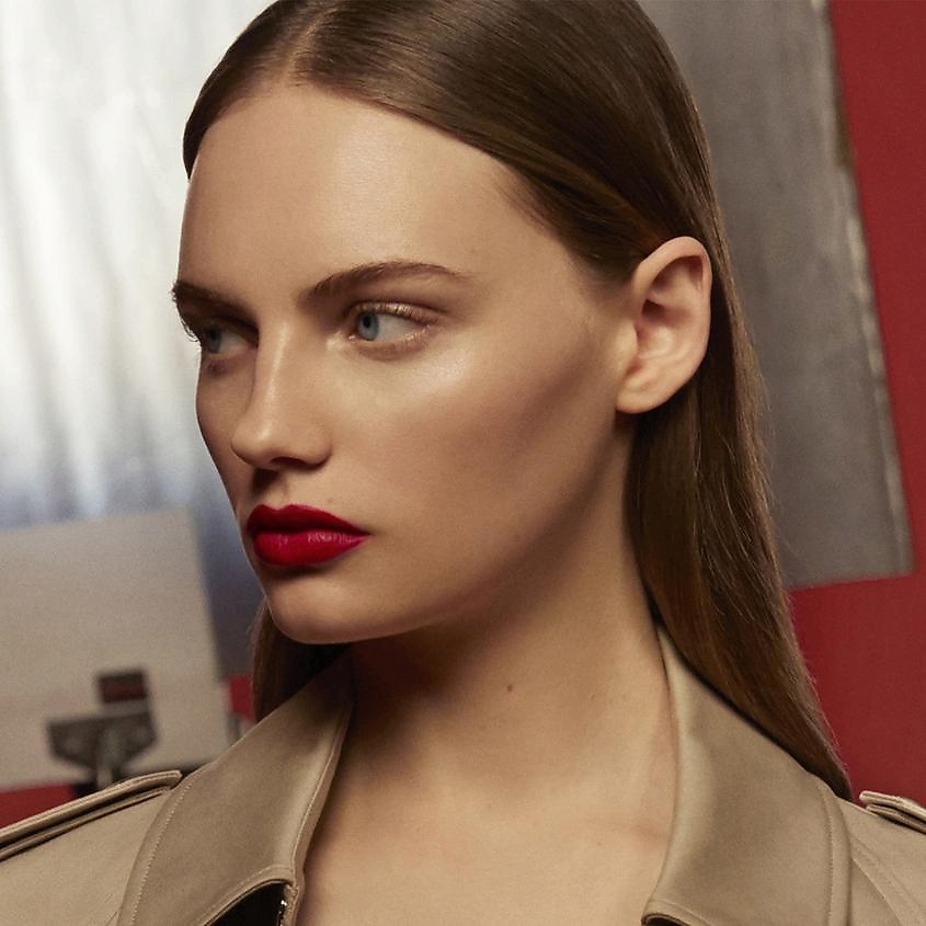 BURBERRY Увлажняющая стойкая помада для губ Burberry Kisses – фото 4